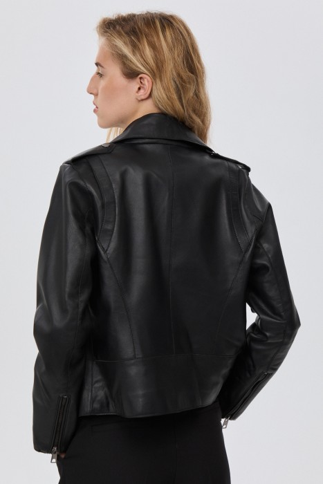 косуха из натуральной кожи по цене 12080 руб вид справа