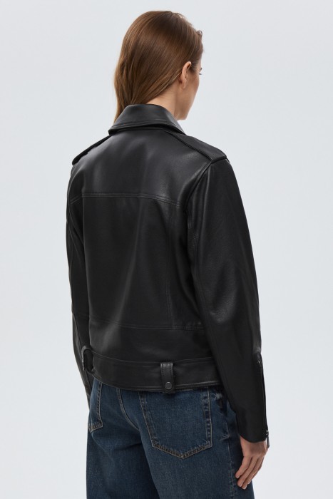 косуха из натуральной кожи по цене 17460 руб вид справа