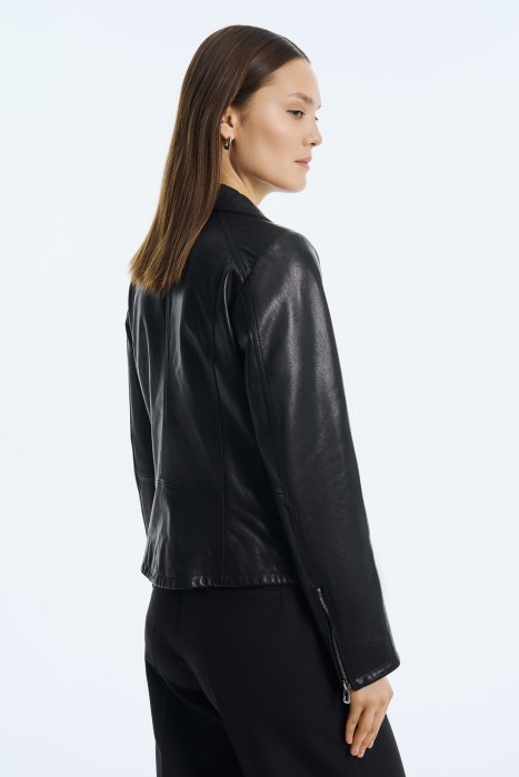 косуха из натуральной кожи по цене 11030 руб вид справа