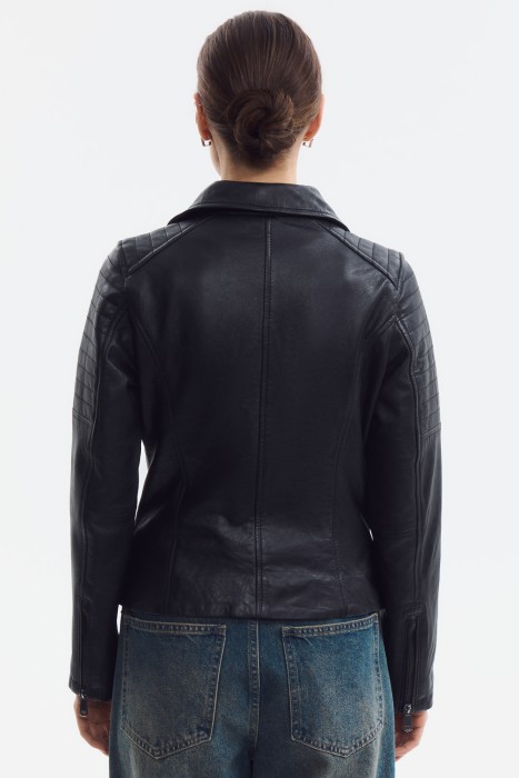 косуха из натуральной кожи по цене 10070 руб вид справа