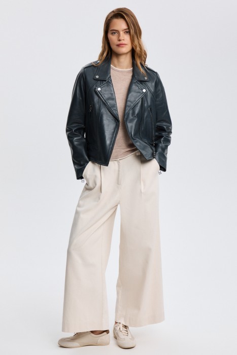 косуха из натуральной кожи от бренда снежная королева вид слева