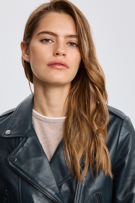 косуха из натуральной кожи из россии вид сбоку