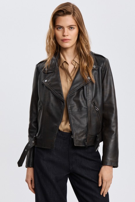 косуха из натуральной кожи от бренда снежная королева вид слева