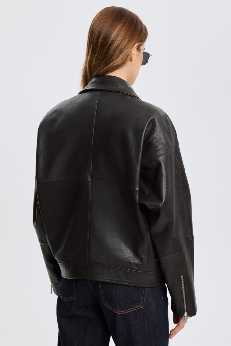 косуха из натуральной кожи по цене 15440 руб вид справа