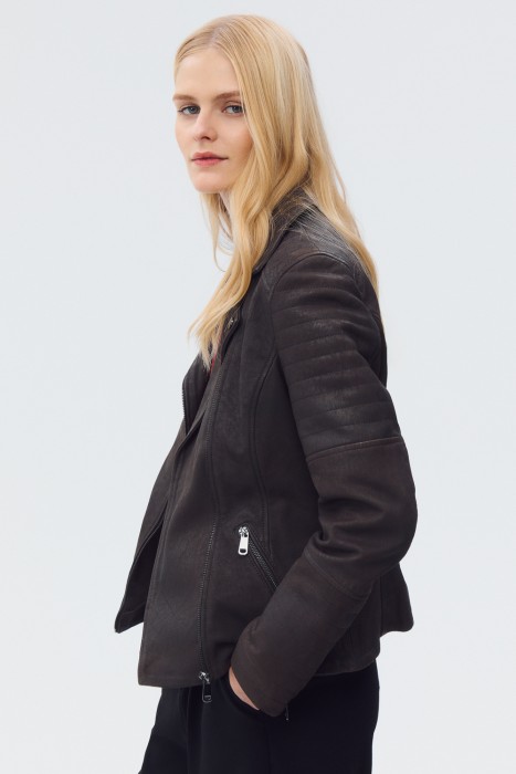 косуха из натуральной кожи по цене 10460 руб вид справа