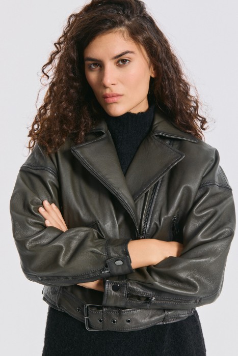 косуха из натуральной кожи по цене 11890 руб вид справа