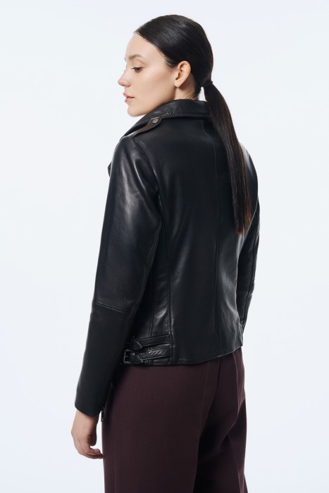 косуха из натуральной кожи по цене 10460 руб вид справа