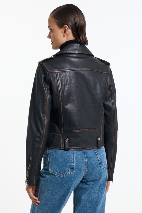 косуха из натуральной кожи по цене 9510 руб вид справа