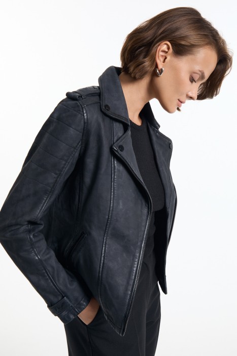 косуха из натуральной кожи от бренда снежная королева вид слева