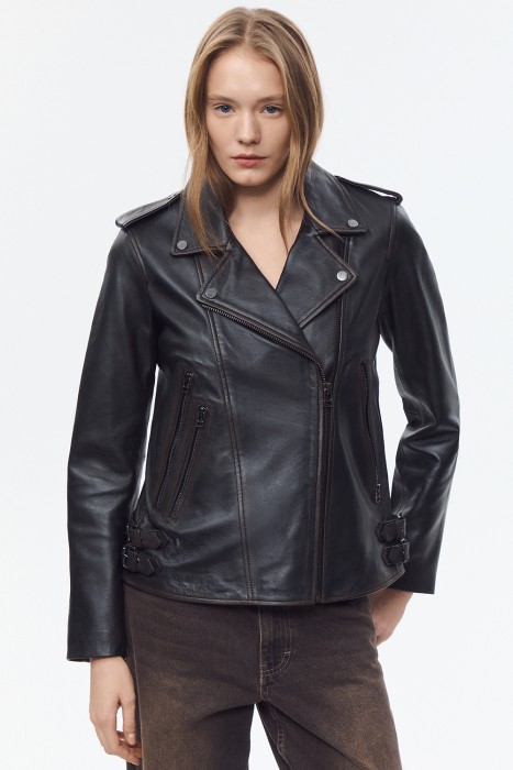 косуха из натуральной кожи от бренда снежная королева вид слева