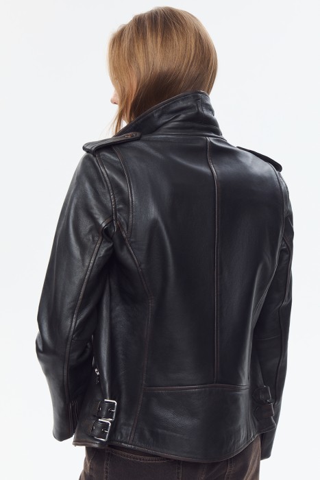 косуха из натуральной кожи по цене 9540 руб вид справа