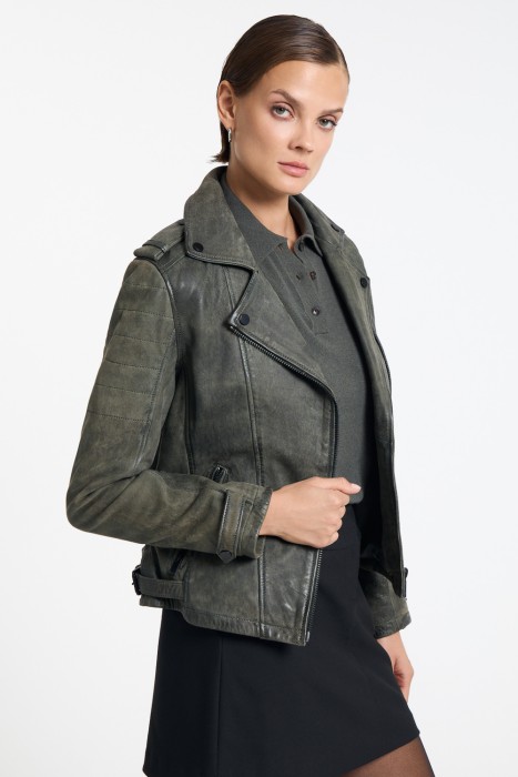 косуха из натуральной кожи по цене 10230 руб вид справа