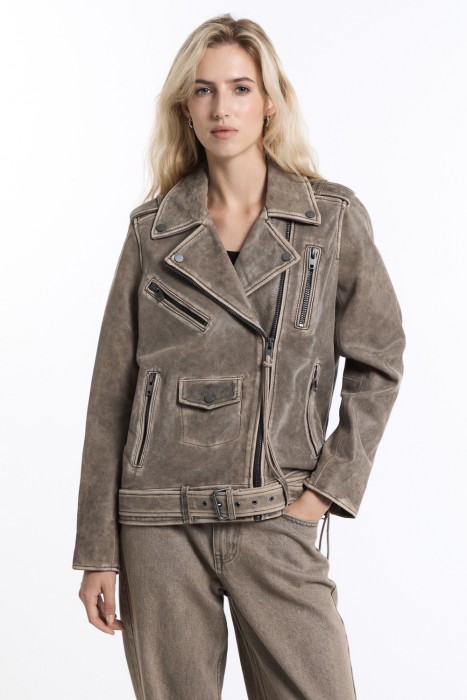 косуха из натуральной кожи от бренда снежная королева вид слева