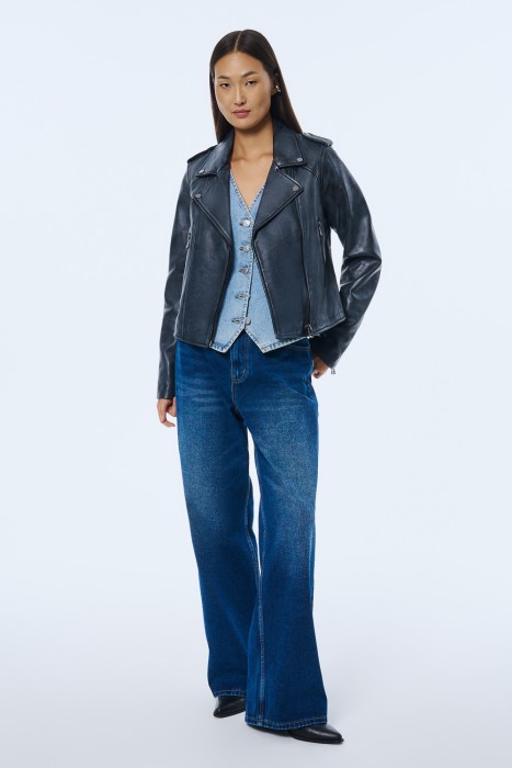 косуха из натуральной кожи от бренда снежная королева вид слева