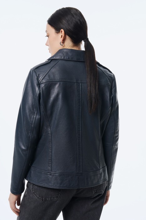 косуха из натуральной кожи по цене 10230 руб вид справа