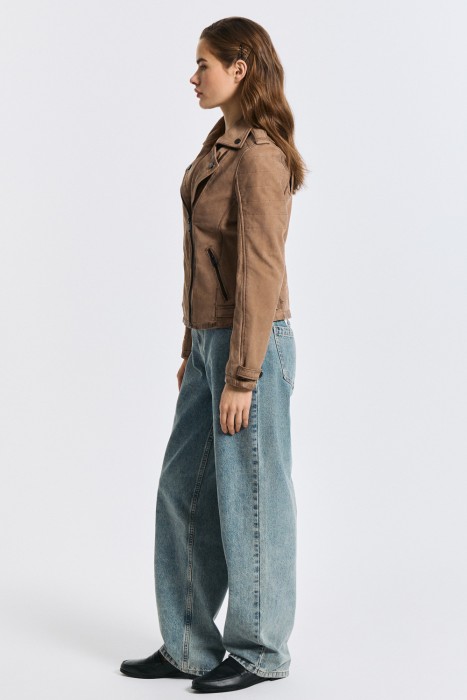 косуха из натуральной кожи по цене 9740 руб вид справа