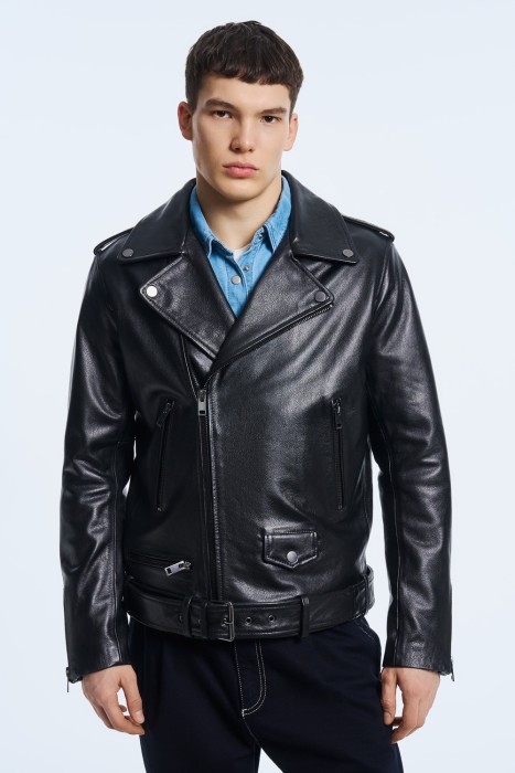 косуха из натуральной кожи от бренда снежная королева вид слева