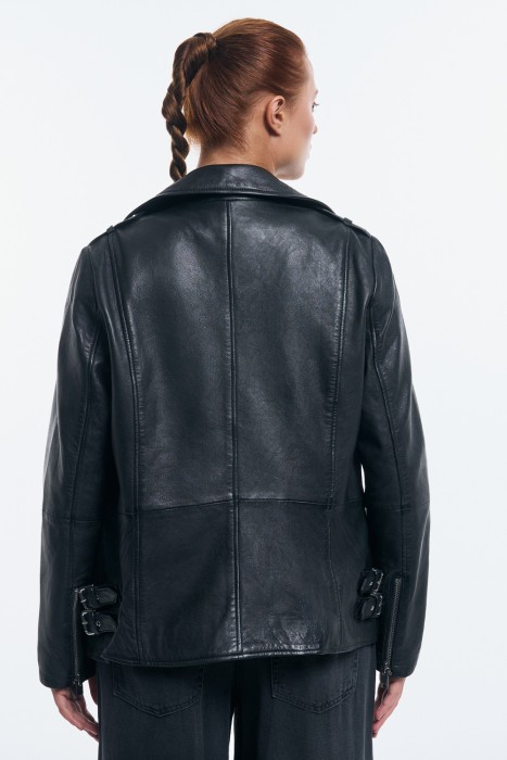 косуха из натуральной кожи по цене 8760 руб вид справа