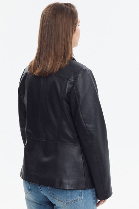 косуха из натуральной кожи по цене 11040 руб вид справа
