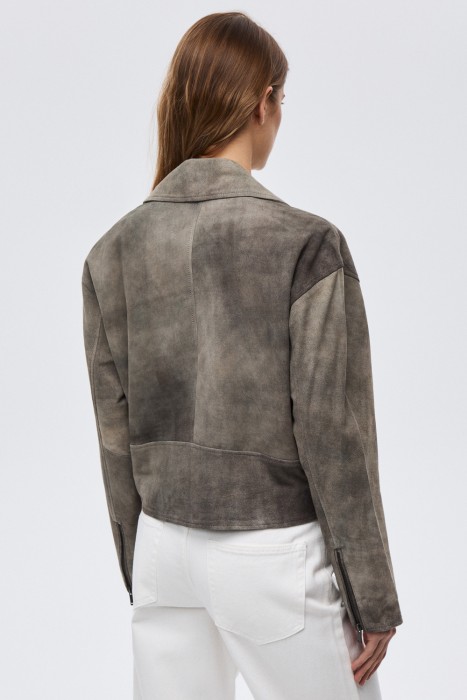 косуха из натуральной замши по цене 16790 руб вид справа