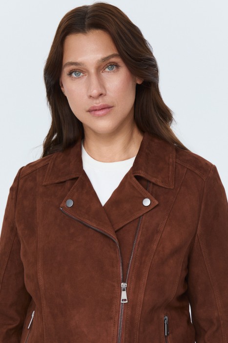 косуха из натуральной замши по цене 22840 руб вид справа