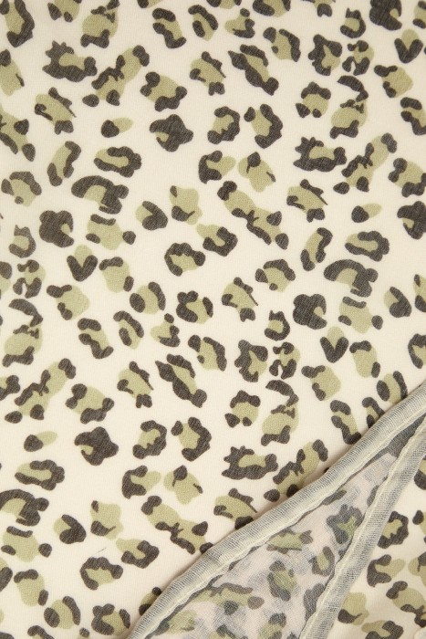 косынка с анималистичным принтом от бренда снежная королева вид слева