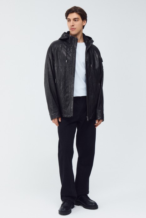 кожаная курка с капюшоном от бренда снежная королева вид слева