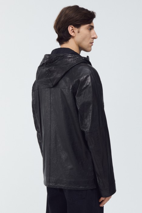 кожаная курка с капюшоном по цене 16790 руб вид справа