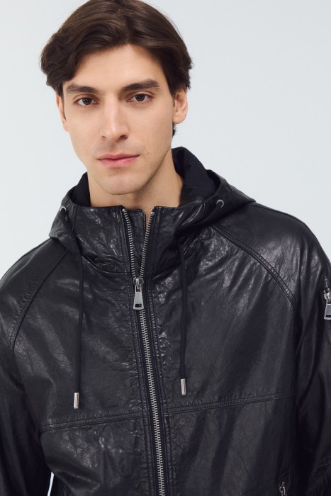 кожаная курка с капюшоном из россии вид сбоку