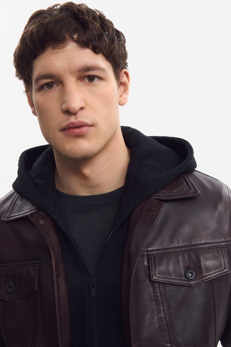 кожаная куртка с капюшоном из россии вид сбоку