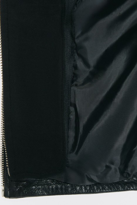 кожаная куртка с капюшоном по цене 12310 руб вид справа