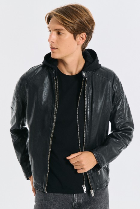 кожаная куртка с капюшоном из россии вид сбоку