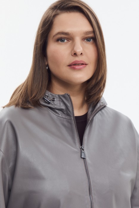 кожаная куртка с капюшоном из россии вид сбоку