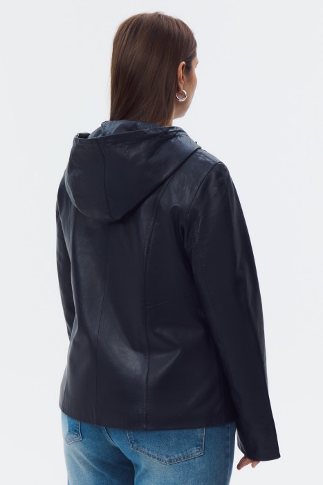 кожаная куртка с капюшоном из россии вид сбоку