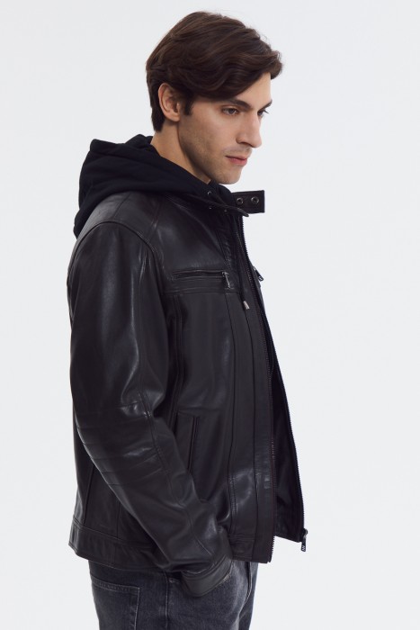 кожаная куртка с капюшоном от бренда снежная королева вид слева