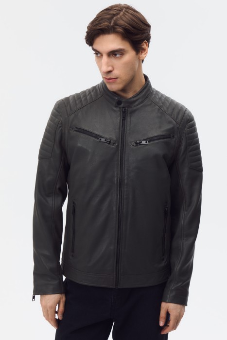 кожаная куртка с капюшоном от бренда снежная королева вид слева