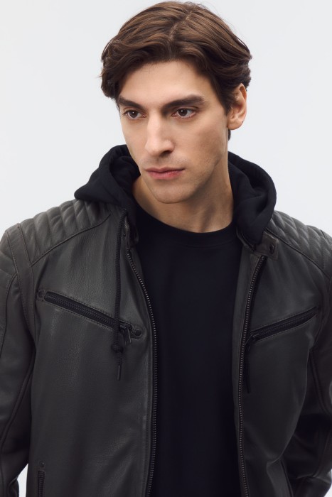 кожаная куртка с капюшоном из россии вид сбоку