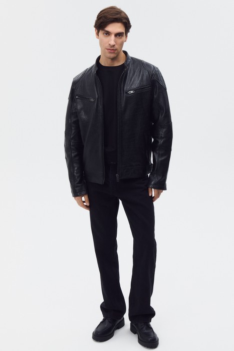 кожаная куртка с капюшоном от бренда снежная королева вид слева