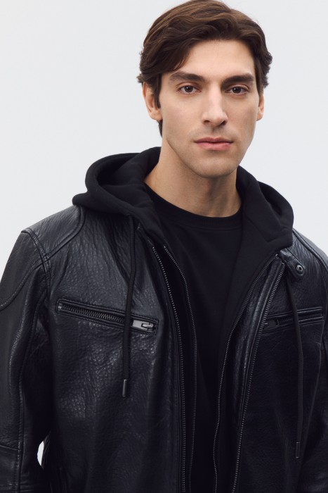 кожаная куртка с капюшоном по цене 14100 руб вид справа
