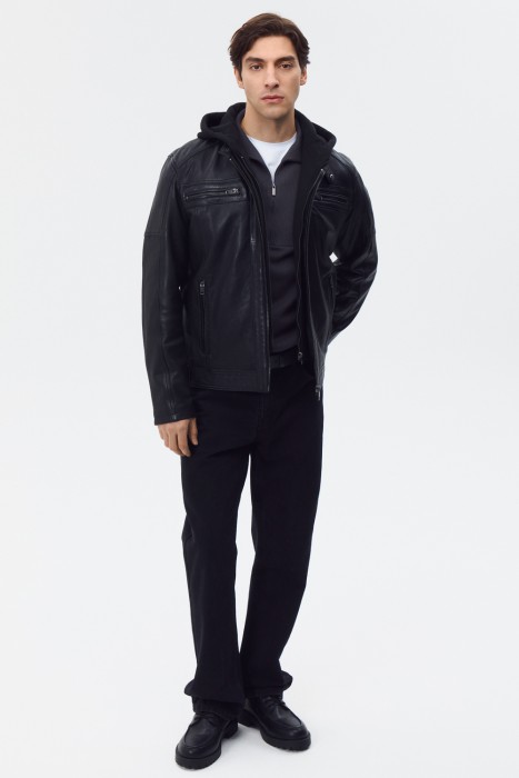 кожаная куртка с капюшоном от бренда снежная королева вид слева