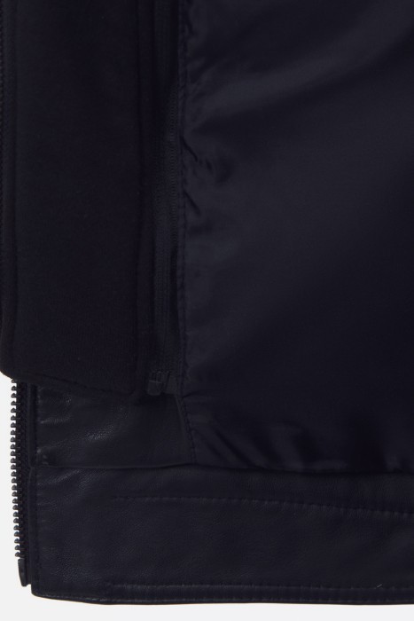 кожаная куртка с капюшоном из россии вид сбоку