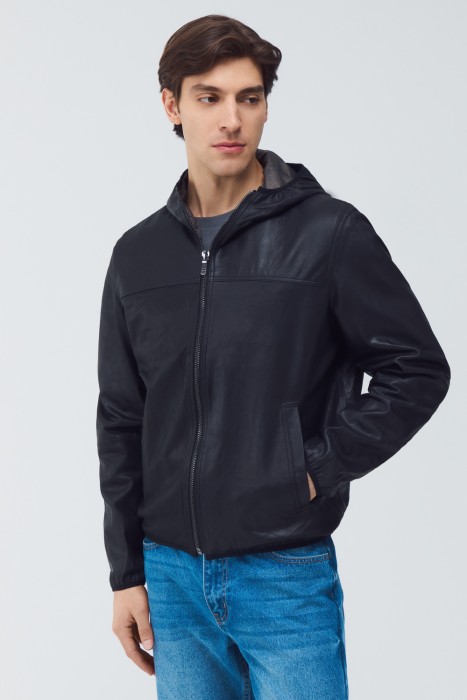 кожаная куртка с капюшоном от бренда снежная королева вид слева