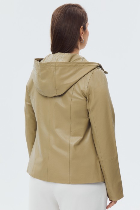 кожаная куртка с капюшоном от бренда снежная королева вид слева