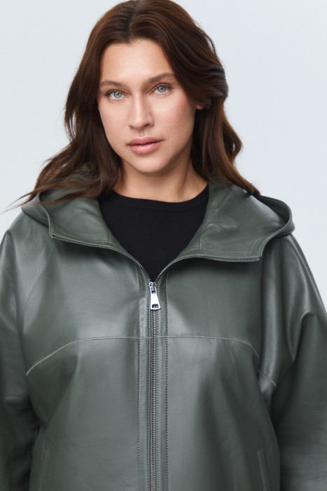 кожаная куртка с капюшоном из россии вид сбоку