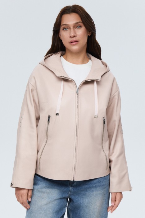 кожаная куртка с капюшоном от бренда снежная королева вид слева