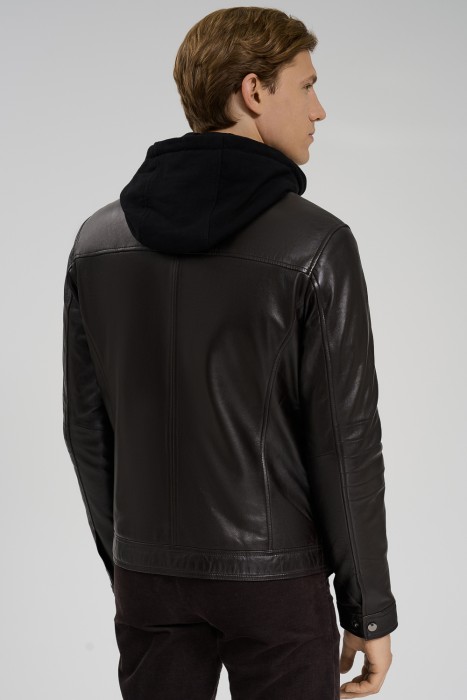 кожаная куртка с капюшоном по цене 15350 руб вид справа
