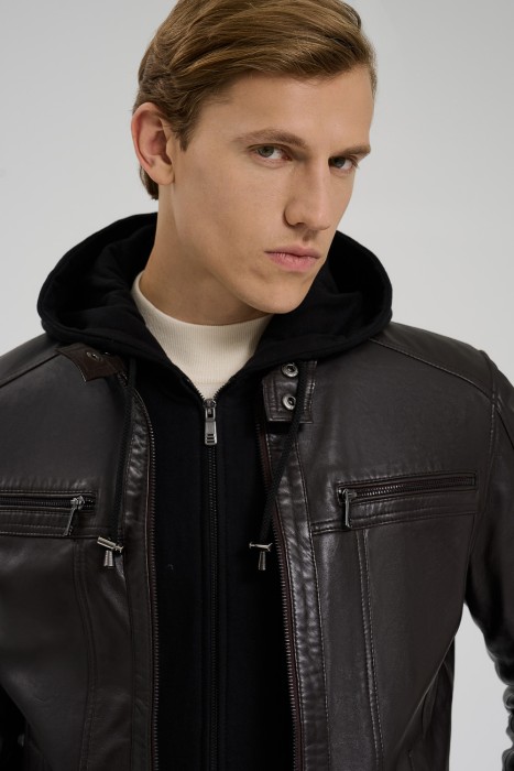 кожаная куртка с капюшоном из россии вид сбоку