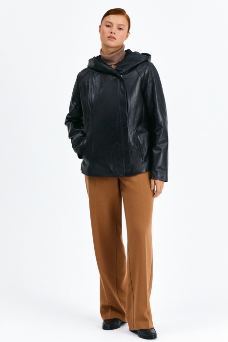 кожаная куртка с капюшоном от бренда снежная королева вид слева