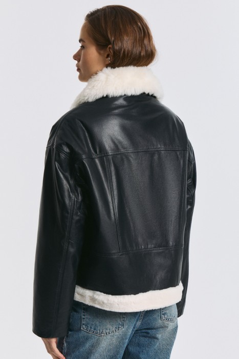 кожаная куртка с меховой отделкой по цене 11000 руб вид справа