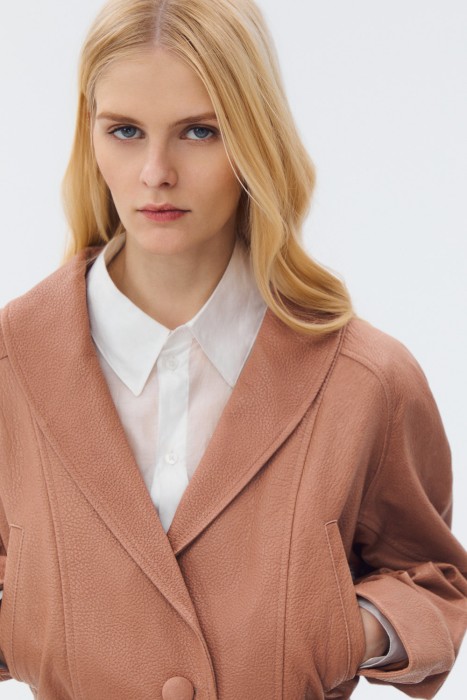 кожаная куртка с поясом из россии вид сбоку